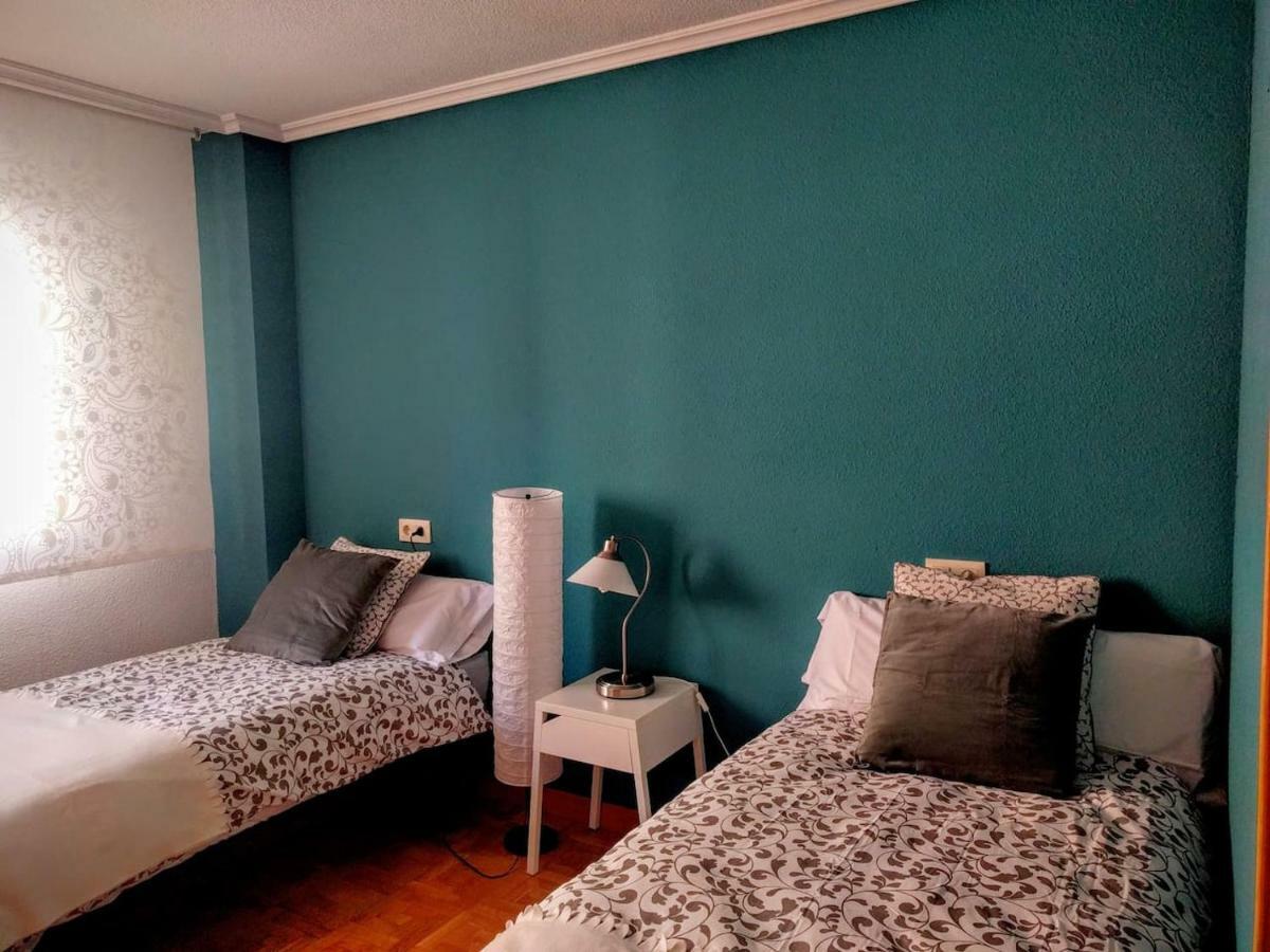 A Pocos Minutos Del Centro Con Parking Gratis En El Edificio Nº Registro Vu-74 Apartment